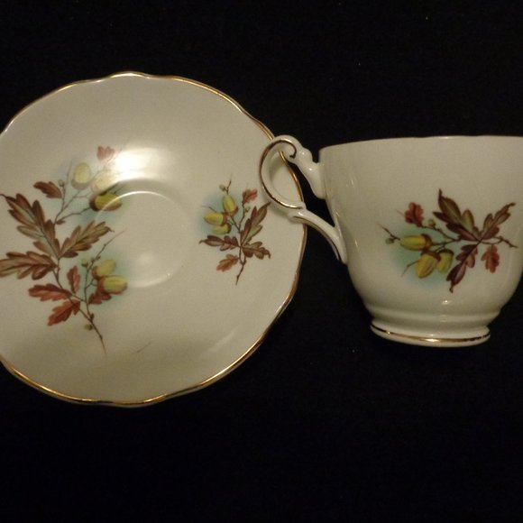 ACORNS & LEAFS ENGLISH BONE CHINA CUP & SAUCER - Picture 2 of 6